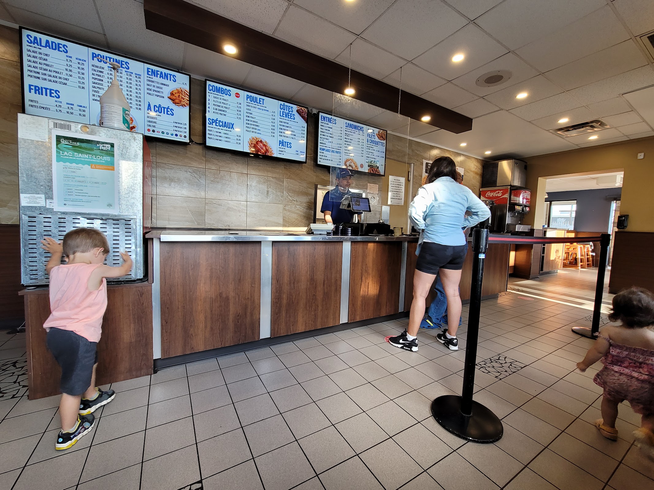 Photo of Rôtisseries Fusée - 936 Bd Ducharme, La Tuque, QC G9X 2C2